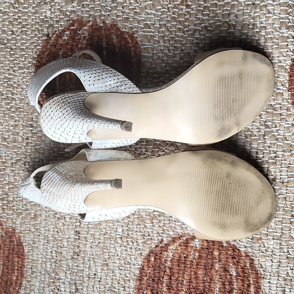 Like New Cream Stiletto Heels - Picture 4 of 6